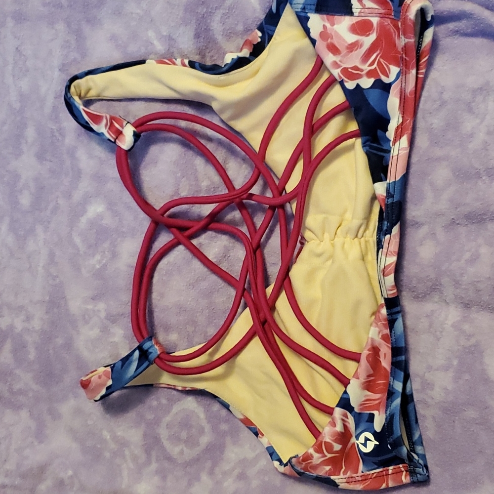 Pull On My Heart Strings Sports Bra